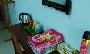 Triple Room, Garden View | Desk, bed sheets - Cheers Chalet (Tioman Island)