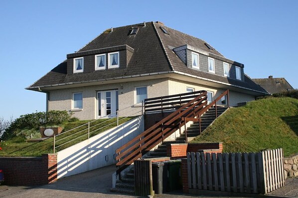Exterior - Spacious apartment with an appealing ambience and a wonderful view. (Hörnum auf Sylt)