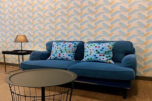 Habitación doble Deluxe | Minibar, escritorio, internet por cable gratis y ropa de cama 