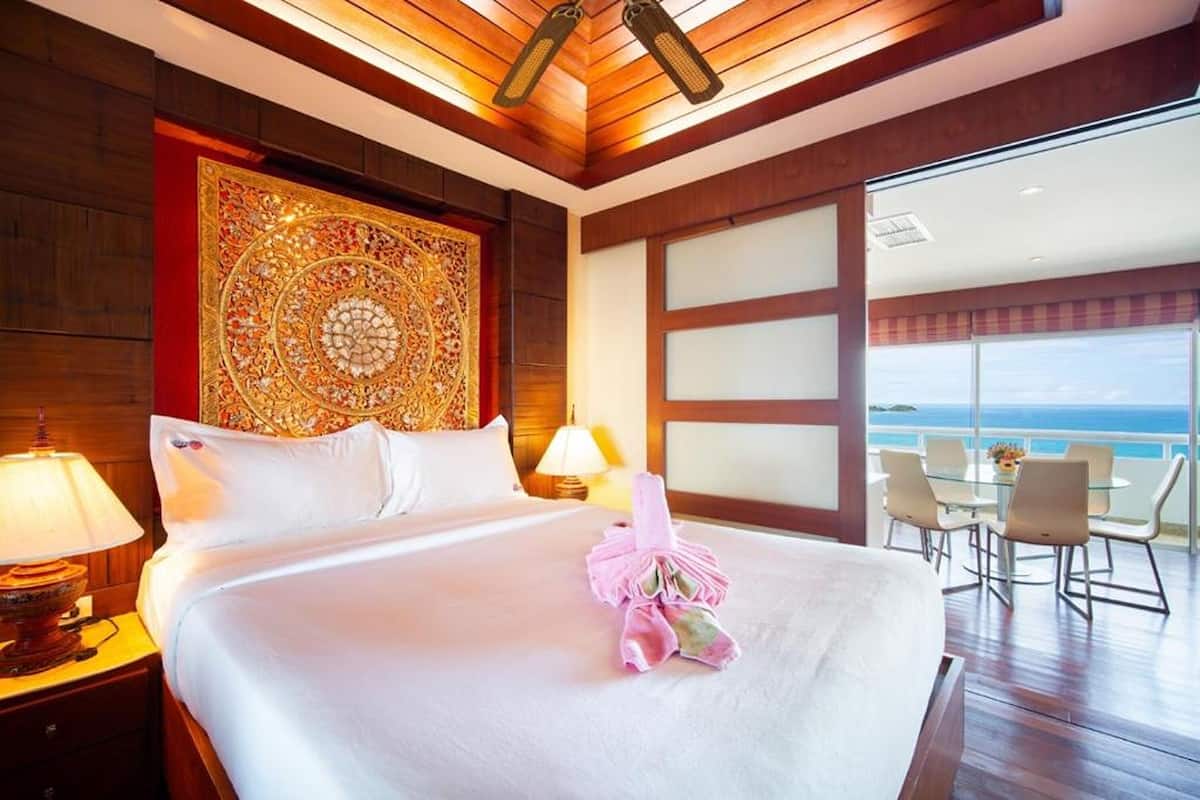4 bedrooms, desk, free WiFi