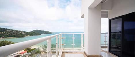 Family Apartment, 4 Bedrooms, Sea View | View from room