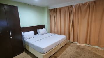 Deluxe Room, 1 Katil Raja (King) | Meja, seterika/papan seterika, Wi-fi percuma, cadar katil