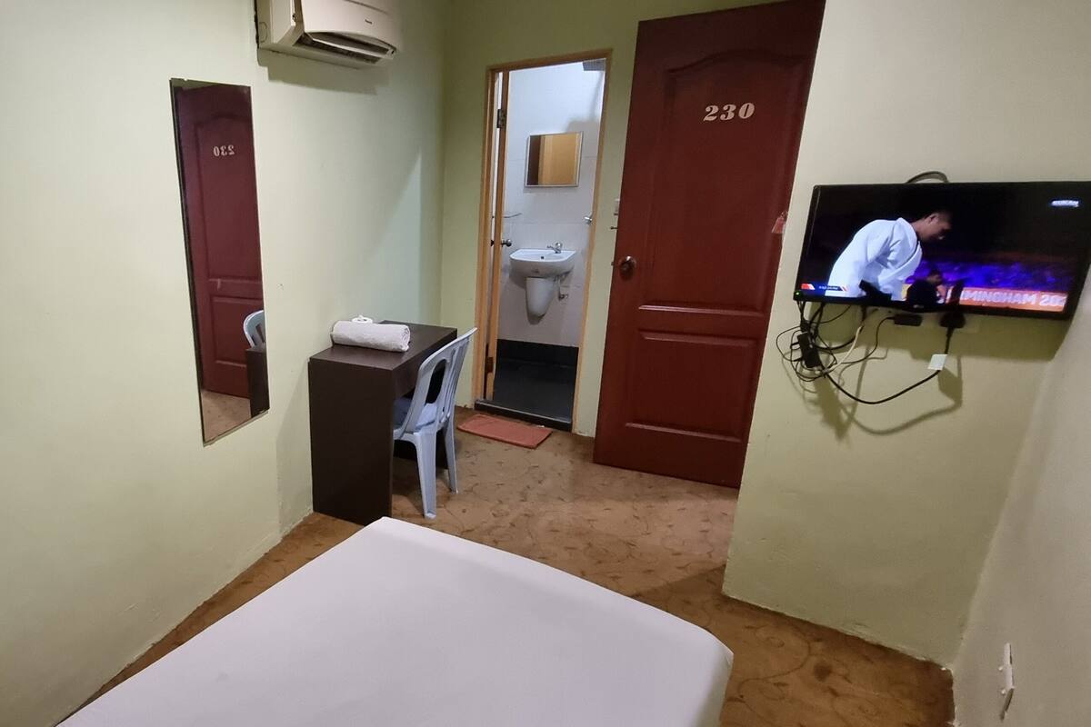 Standard Single Room | Desk, iron/ironing board, WiFi (free), bed sheets