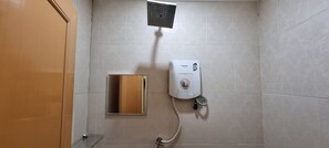 Chambre Simple Standard | Salle de bain | Douche, articles de toilette gratuits, serviettes fournies