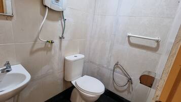 Deluxe Single Room | Bilik Mandi | Pancuran mandi, kelengkapan dandanan diri percuma, tuala disediakan