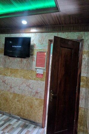 Double Room | Desk, iron/ironing board, free WiFi, bed sheets - Hoa Anh Dao Garden Hotel (Ho Chi Minh City)