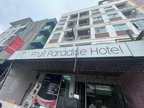 A building with a sign for Fruit Paradise Hotel. - Fruit Paradise Hotel (Patong)