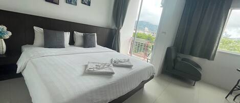 Laptop workspace, blackout drapes, free WiFi, bed sheets