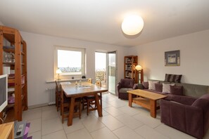 Fernseher, DVD-Player, Stereoanlage