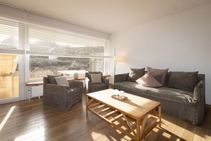 Fernseher, DVD-Player, Stereoanlage