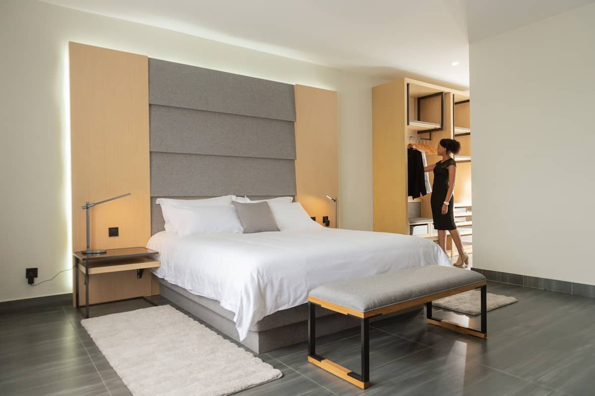 1 bedroom, Egyptian cotton sheets, premium bedding, Tempur-Pedic beds