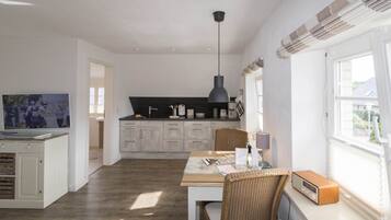 Frigorifero, piano cottura, macchina per tè/caffè, tostapane