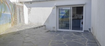 Central Apartment with Courtyard in Palais, Pets Allowed, No WiFi