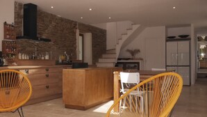 Unclassified image, 5 of 24, button - Contemporary home in quiet area near beach, WiFi included (Locmaria)