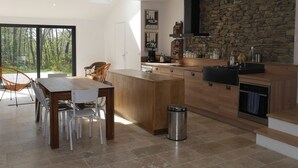 Unclassified image, 4 of 24, button - Contemporary home in quiet area near beach, WiFi included (Locmaria)