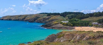 Maison contemporaine au calme près de la plage, WiFi inclus