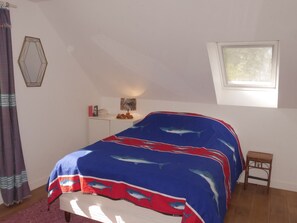 Room - Contemporary home in quiet area near beach, WiFi included (Locmaria)