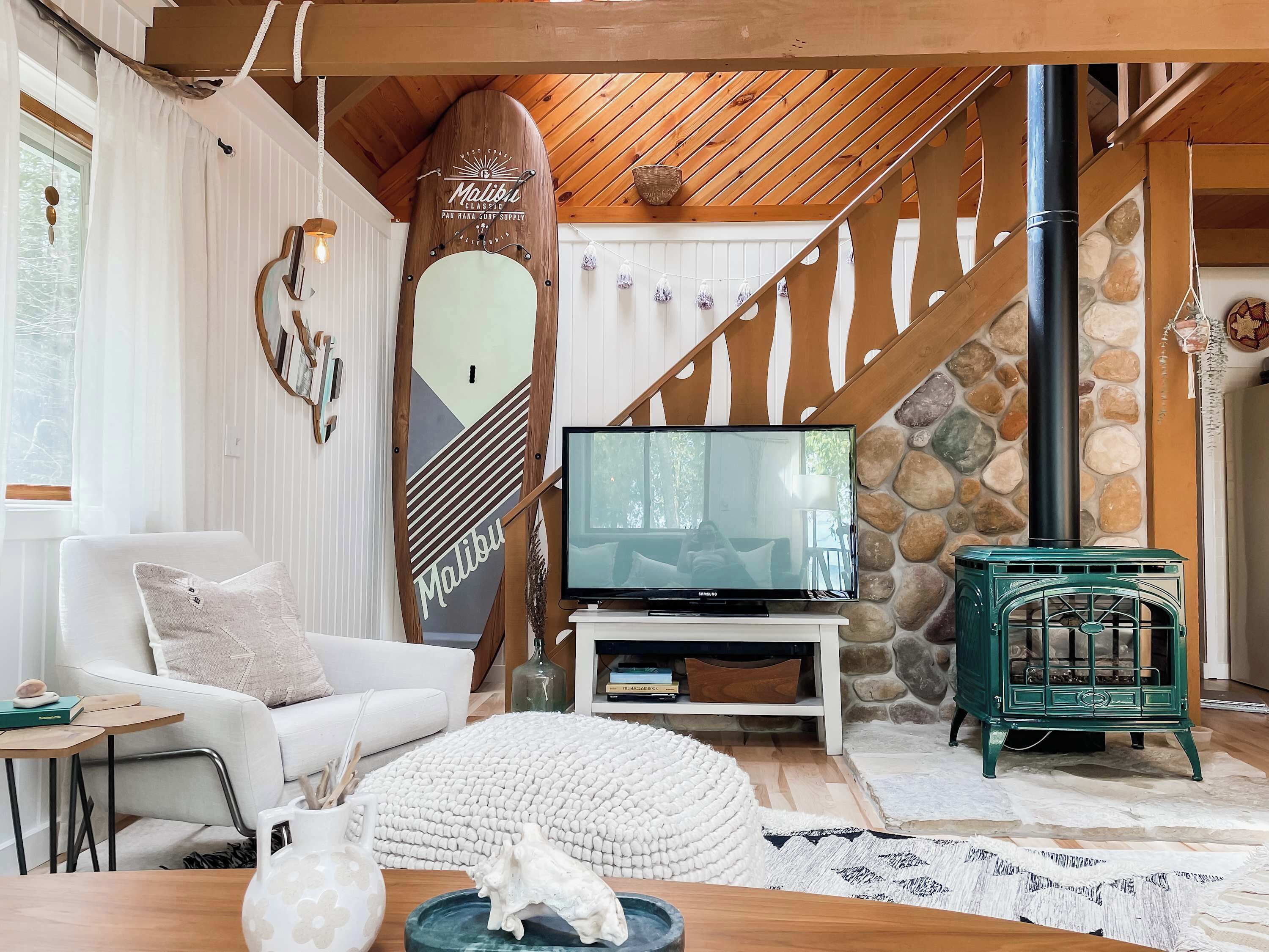 Smart TV, fireplace, DVD player, streaming services