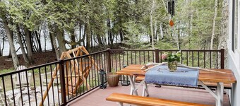 "Snug Life" - Sturgeon Bay Lakeshore Cabin - Barrel Sauna