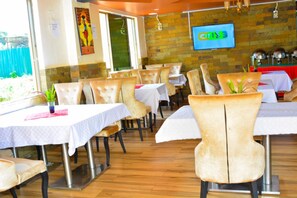Restaurant - Omega Gardens Hotel (Nanyuki)