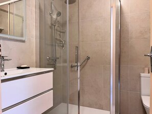 Bathroom - 2-room apartment with sea view, beach at Cavalière (Le Lavandou)