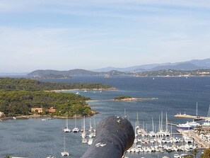 Marina - Hyères: Marina apartment for 4 with AC and garage (Hyères)