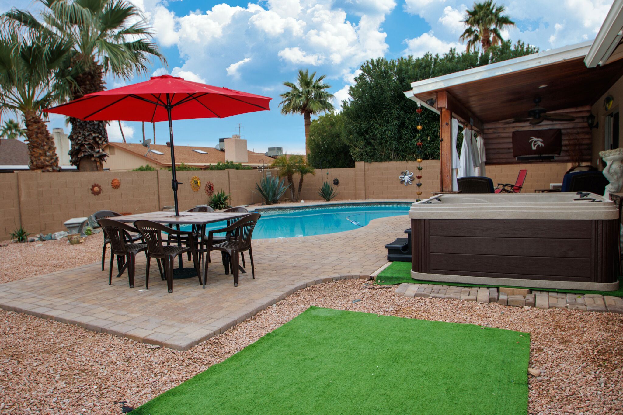 A Sunburst Sanctuary w/ pool & hot tub located in the heart of North Scottsdale