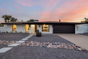 Exterior - Luxe Spa-baths, Pool & Firepit, Walk to Eateries (Scottsdale)
