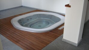 Interior - "Residence CaFelicita – Lake-view apart. Simpatia, infinity pool & jacuzzi" (Gravedona)