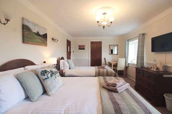 Double or Twin Room | Free cribs/infant beds, free WiFi, bed sheets