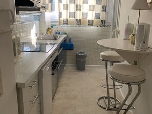 電子レンジ、コンロ、食器洗い機