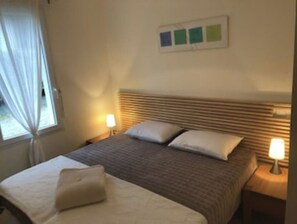3 bedrooms, iron/ironing board, travel crib, free WiFi