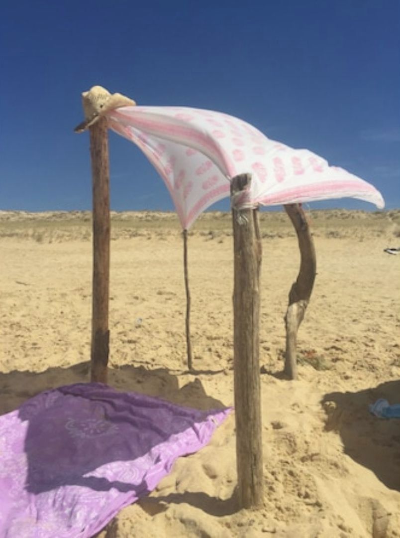 Parasol et bois flottés