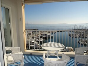 Outdoor dining - Hyères Port T2 with Air Conditioning and Wifi, Sea View (Hyères)