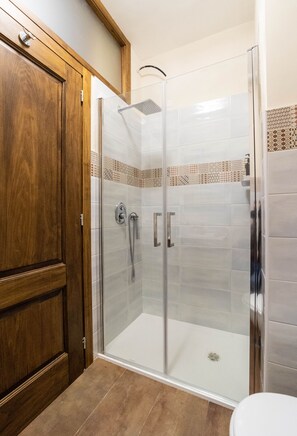 Deluxe Room | Bathroom shower - Tenuta Pascarella Bed And Breakfast (Frasso Telesino)
