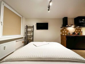 Apartment, 1 Queen-Bett | 1 Schlafzimmer, Bügeleisen/Bügelbrett, kostenloses WLAN, Bettwäsche