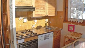 Fridge, oven, dishwasher - Quiet apartment in Samoëns, 2 bedrooms, pets allowed (Samoëns)