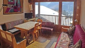 TV - Quiet apartment in Samoëns, 2 bedrooms, pets allowed (Samoëns)