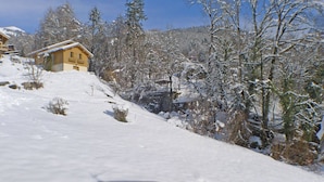 Property grounds - Quiet apartment in Samoëns, 2 bedrooms, pets allowed (Samoëns)