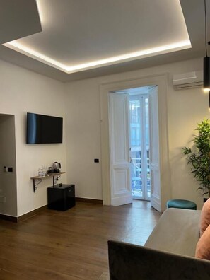 Family Quadruple Room | Living area - Residenza Toledo (Naples)