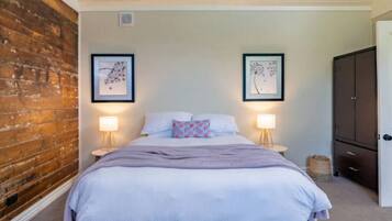 3 bedrooms, desk, iron/ironing board, free WiFi