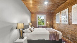 3 habitaciones, escritorio, tabla de planchar con plancha y wifi gratis