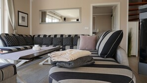 TV connectée, cheminée, jeux vidéo, lecteur de DVD