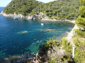 On the beach - Cozy Ground Floor Apartment with Garden, Near Beach & Port in Hyères (Hyères)