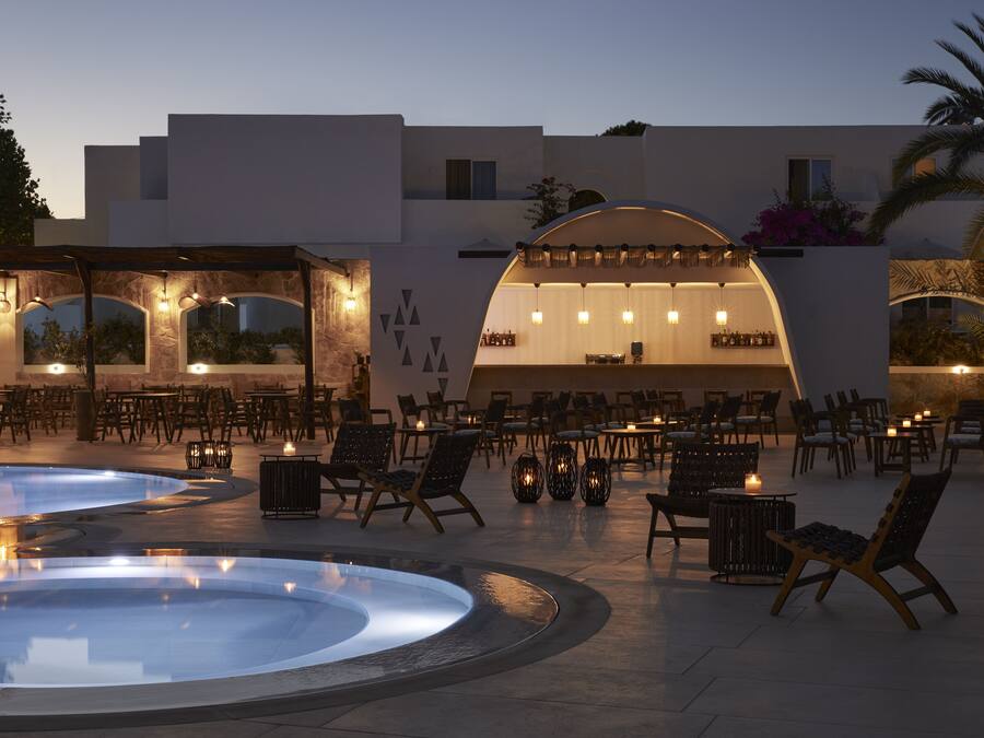 Bar junto a la piscina