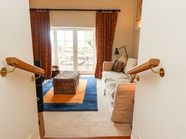 Cottage | Living area