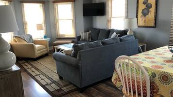 Una Smart TV, una chimenea