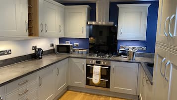 House | Private kitchen | Fridge, microwave, oven, stovetop