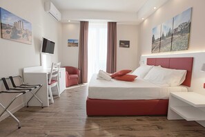 Deluxe Double or Twin Room, 1 Bedroom, Balcony, Bay View | Ylelliset vuodevaatteet, untuvapeitot, pillowtop-patjalliset sängyt