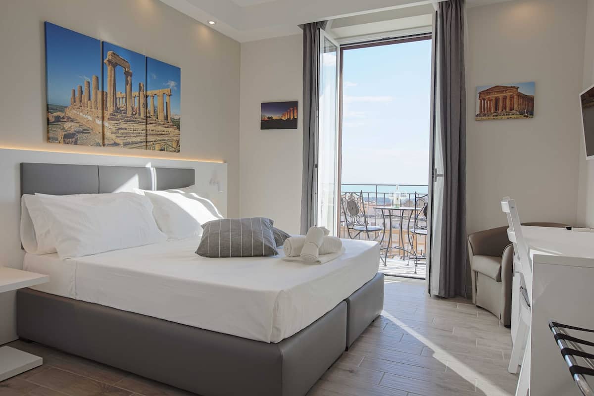 Deluxe kamer, 1 twee- of 2 eenpersoonsbedden, 1 slaapkamer, balkon, uitzicht op zee | Balkon